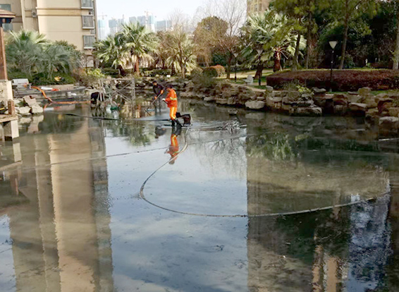 月湖景观池淤泥清理